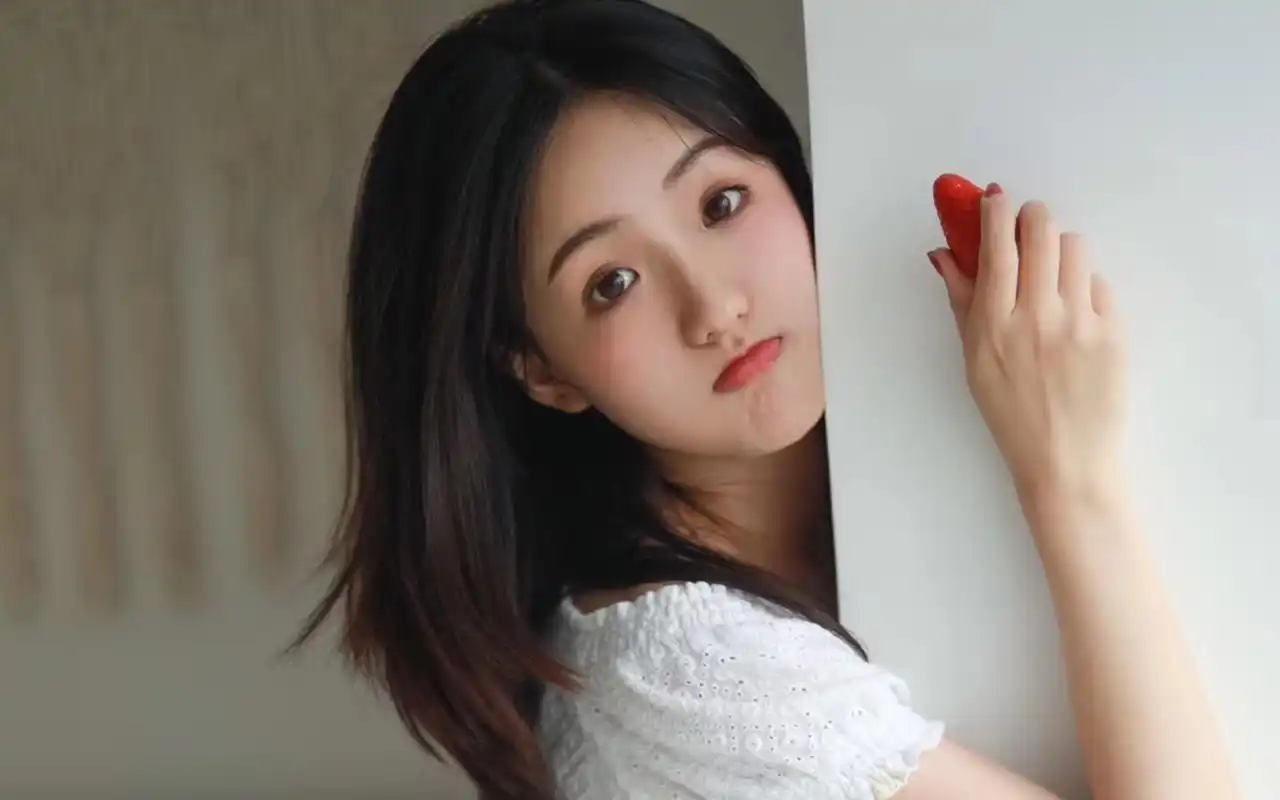 甜美治愈美女写真桌面壁纸