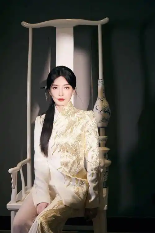 新中式过年造型_图片_来源_江疏影