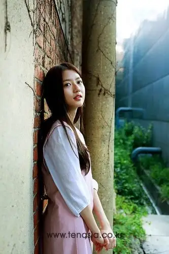 顶楼的露娜扮演者金贤秀和一个网红妹妹