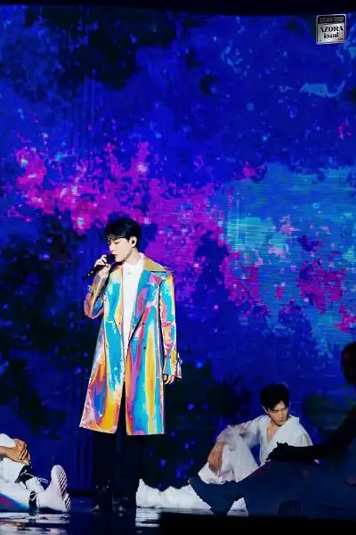 尤长靖舞台燃炸