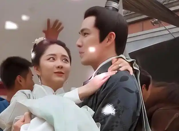 不会笑场吗?32岁肖战新剧演"儿子",喊大17岁的钟汉良"爹爹"