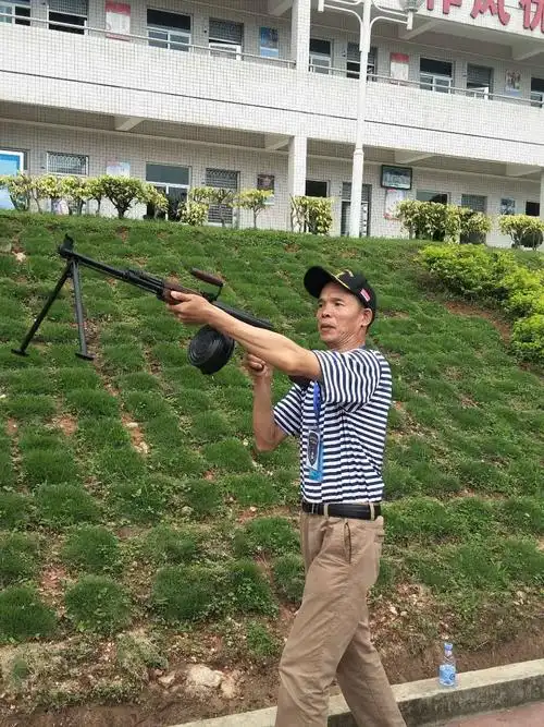 老兵欢聚虎门沙角庆祝海军70华诞