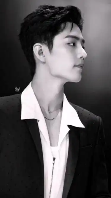 肖战大背头黑西装白衬衫yyds