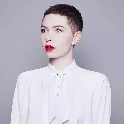 短发妹子很可爱那寸头妹子呢