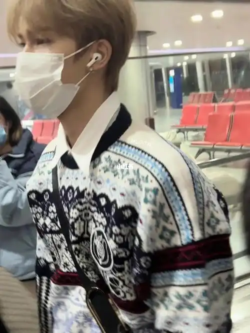 一个戴不戴口罩都很帅的男人