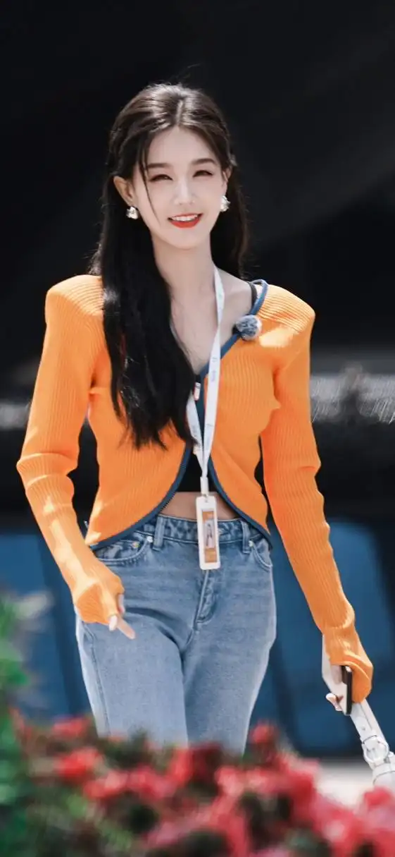 李一桐笑起来太迷人了,尤其是两个小月牙一样的眼睛