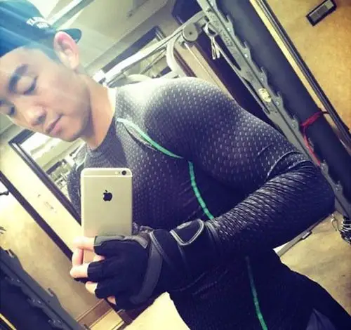 蒙面唱将2郑恺真的有腹肌吗 他竟被粉丝称为小猎豹