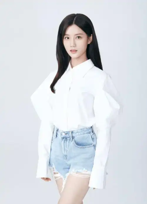 诺言人气爆棚陈意涵estelle清唱新歌星元皮肤夸夸会即将开会