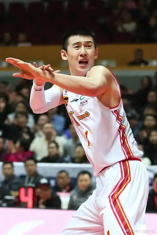 身高2米08的付豪曾经是八一悍将,加盟辽宁队三个赛季以来.