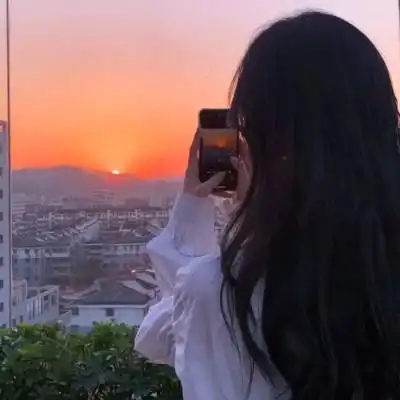 头像女简单干净气质背影77张_女生头像_头像屋