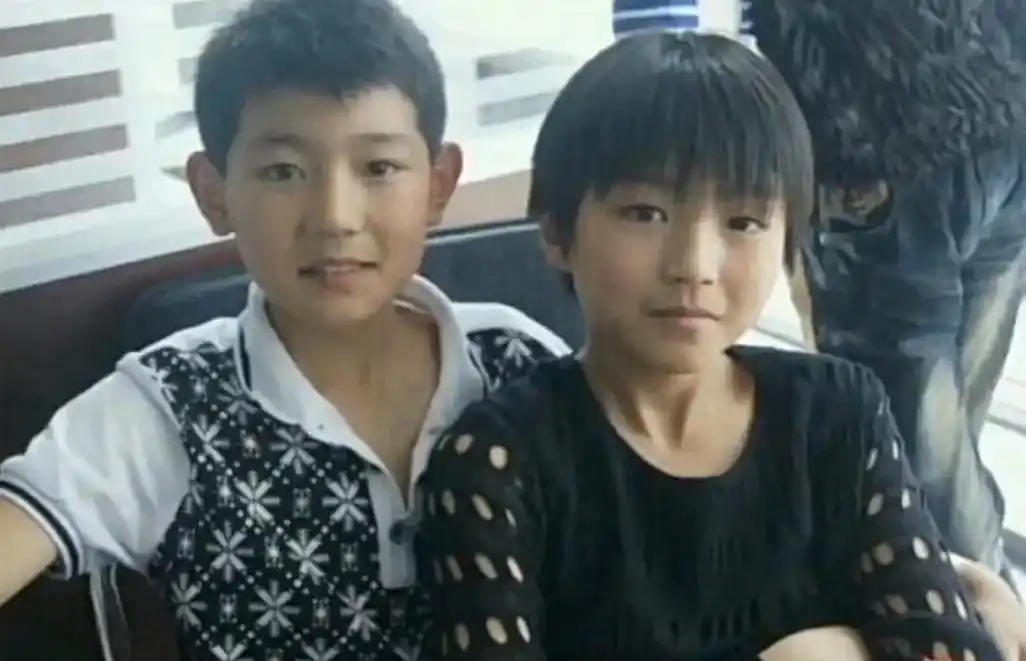 深夜了,才发现小凯源源已经十年了 凯源的夏秋#凯源 - 抖音