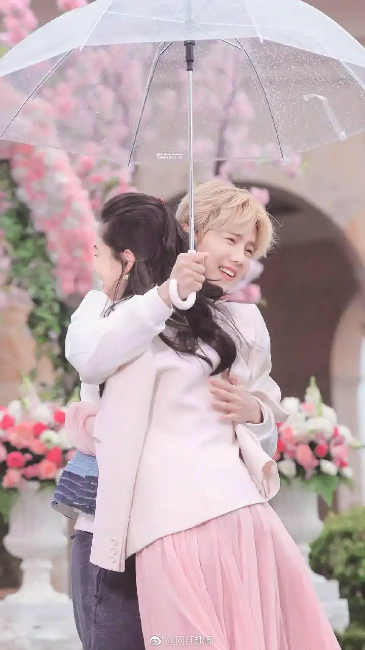 angelababy和鹿晗的各种合影,俩人颜值可真高啊.