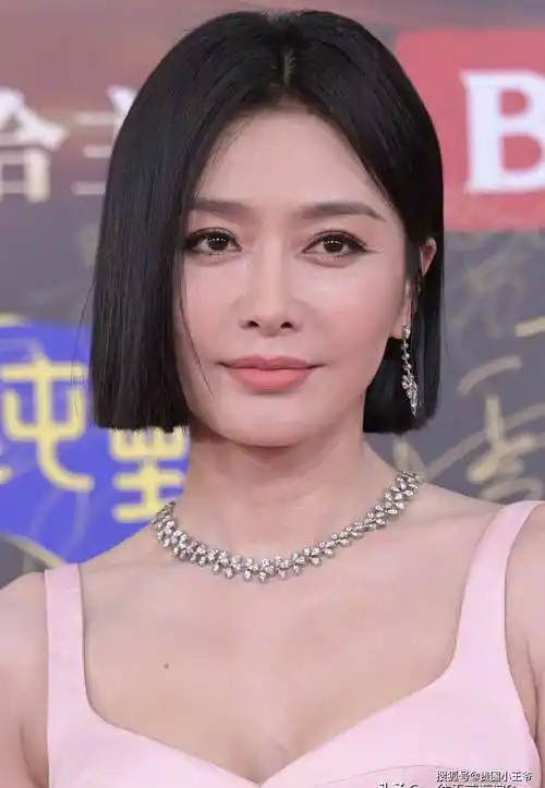 活动无滤镜截图曝众星状态:胡歌满脸坑,马伊琍沧桑,秦岚也老了_虞书欣