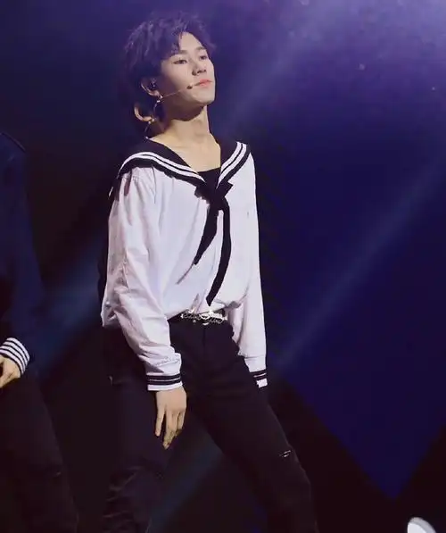 水手服|张真源|蔡徐坤_新浪新闻