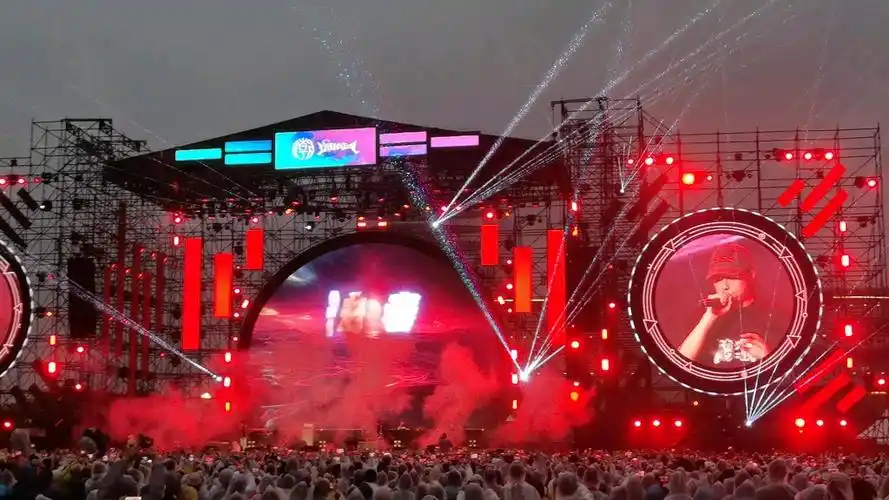 【法老】花,太阳,彩虹,你(上海国潮音乐节)保安唱情歌也太有魅力了