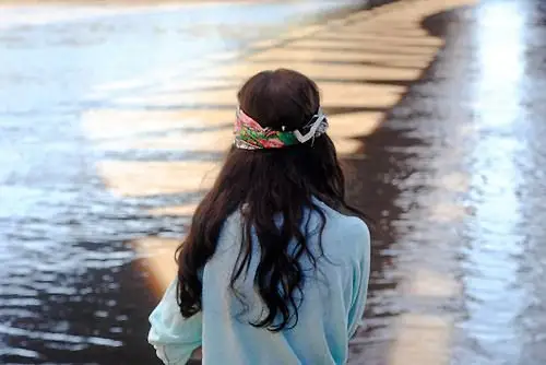 海边非主流女生伤感背影图片