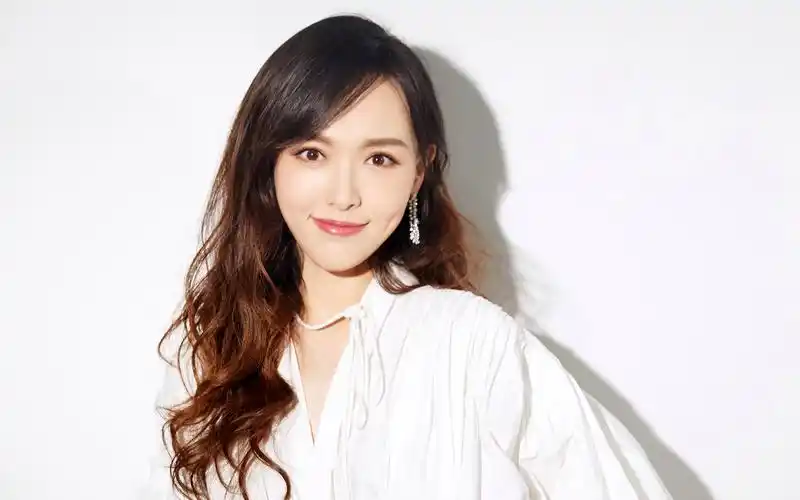 唐嫣温婉迷人高清桌面壁纸