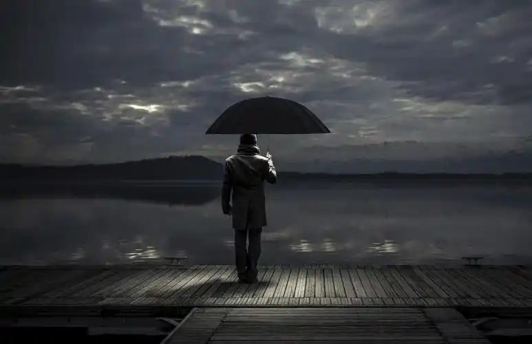 孤单寂寞图片大全,沉默男人伤感背影图片-528时尚网