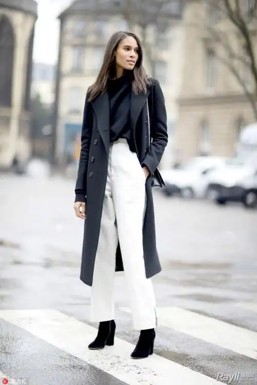 都说白裤子显胖,可我怎么觉得奚梦瑶反而用白裤子突出了大长腿?