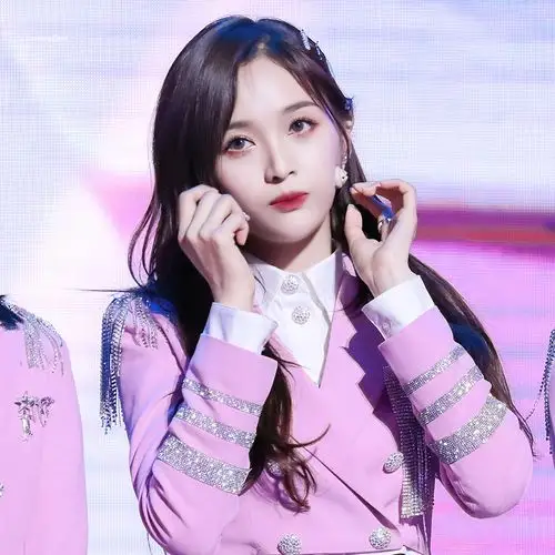 吴宣仪可爱图片