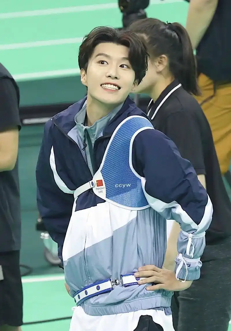 范丞丞射箭邪魅一笑十环