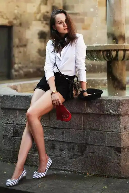 这样拍照显腿长150如何拍成170cm的大长腿