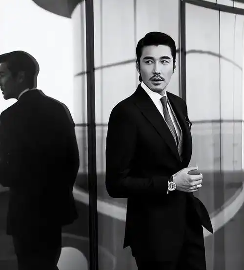 胡兵惊爆自称唱跳新人网友狂喊模特才是你的真正出路