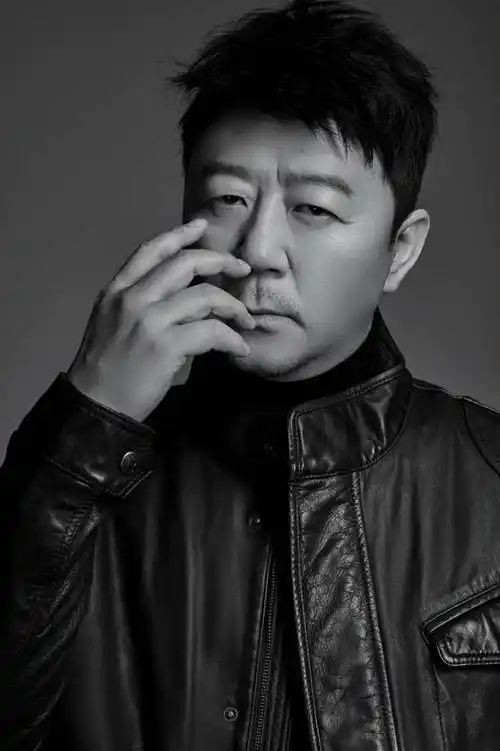 演员郭涛:娶小15岁妻子,婚后连生两胎,如今事业有成幸福美满_表演