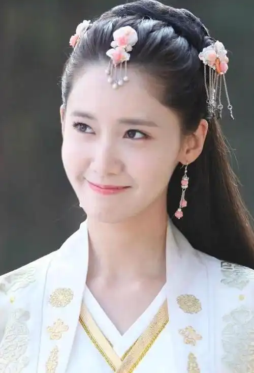 古装剧里戴眉心坠古装明星鞠婧祎仙气十足杨幂艳压群芳