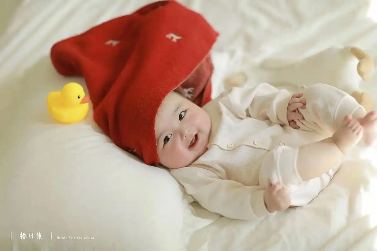 看到宝宝的笑容,被治愈了.#武汉儿童摄影 #百天照#周岁照  - 抖音