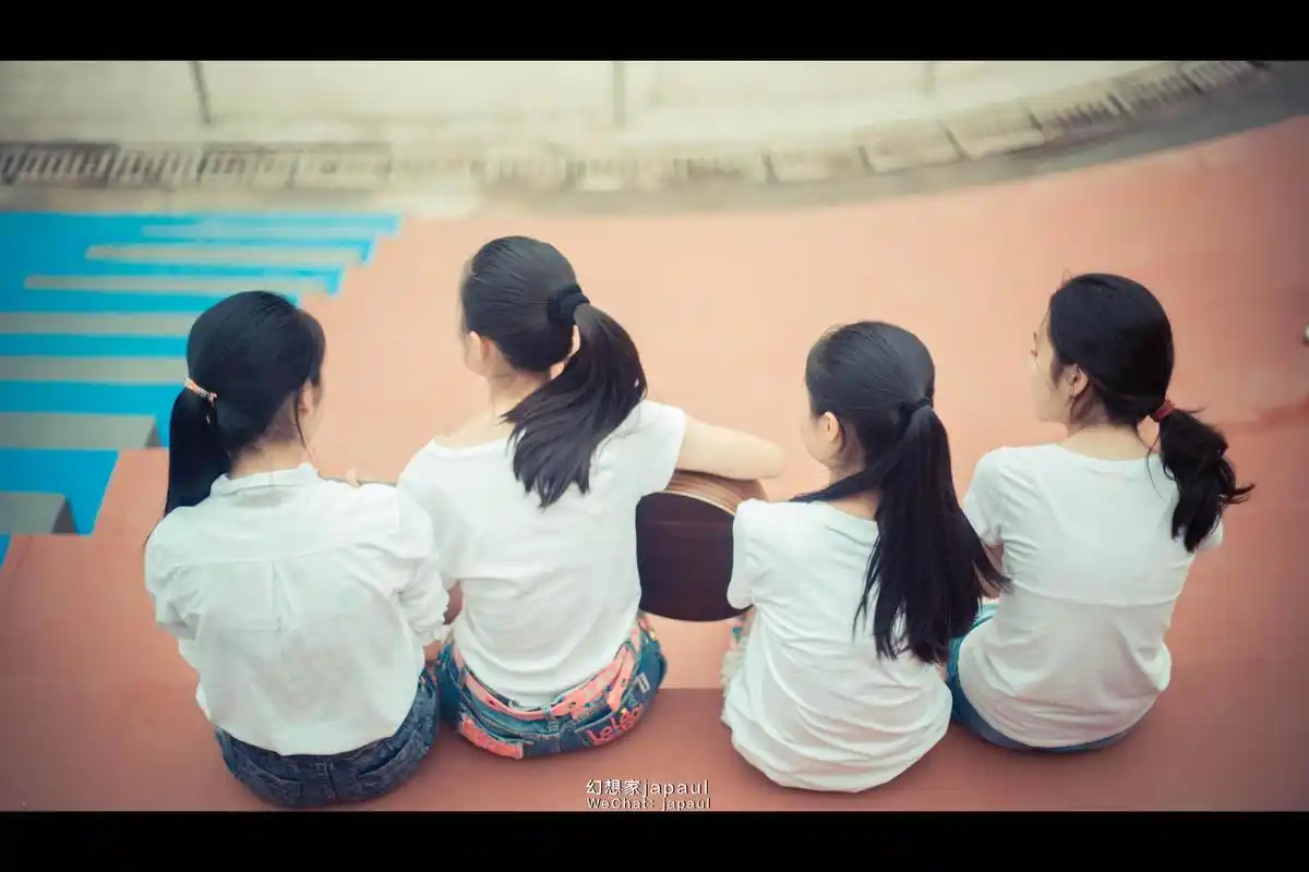 标题:青春不散场,友谊万万岁.