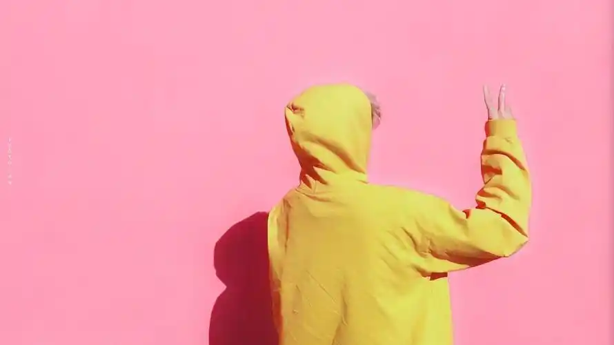 张艺兴每日一背影