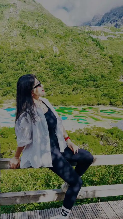 黄龙风景区是中国唯一保护完好的高原