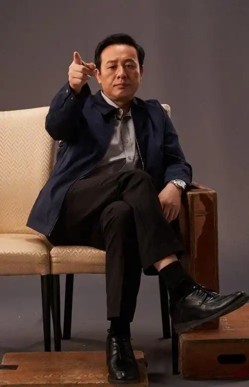 中年男人不想油腻就学张颂文,他的"去油穿搭",普通人也能照搬