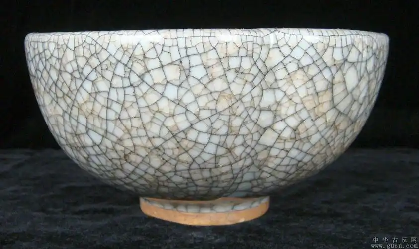 雍正金丝铁线葵口碗