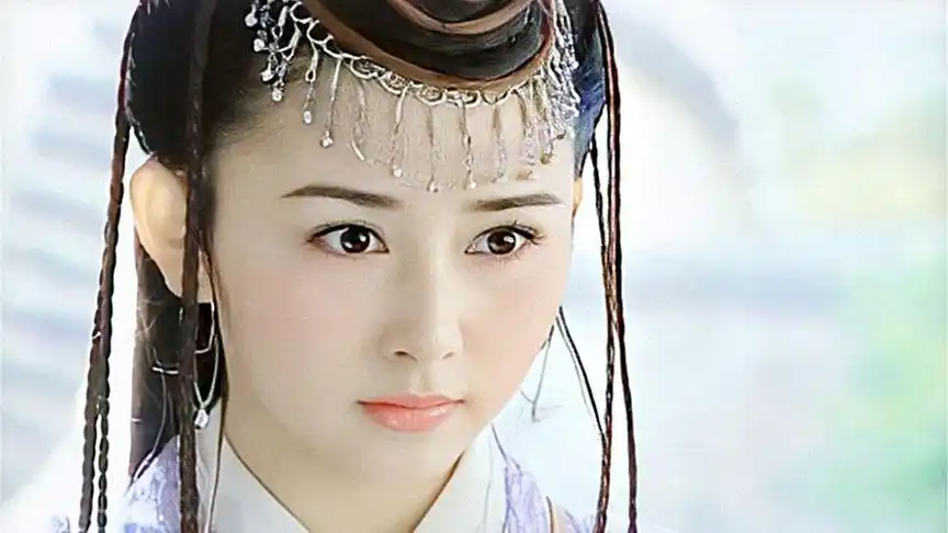 长大才发现胡静的美,典型的古装美人!网友:难怪能嫁入豪门