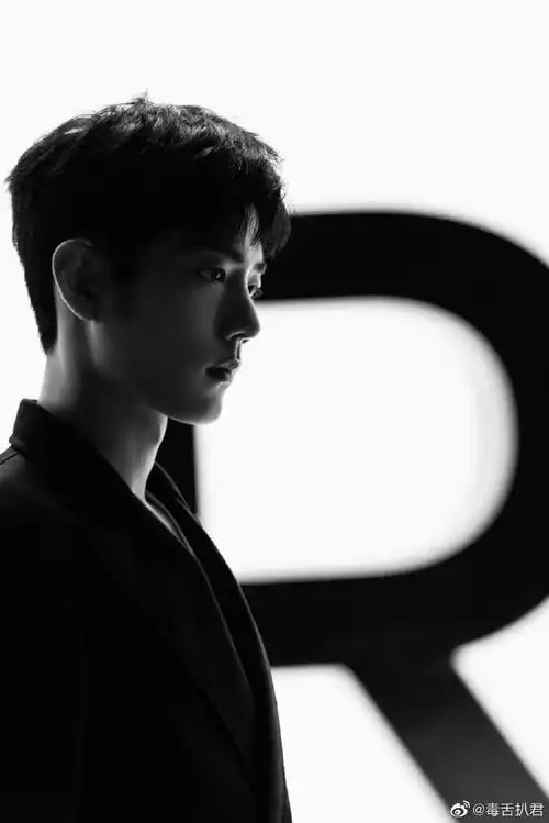 肖战黑色深v西装##肖战
