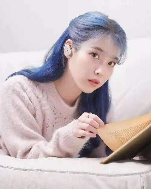 很多人都想尝试比较鲜明的发色,但因为饱和度太高