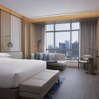 佛山万怡酒店 高级客房1晚(含2大1小早 延迟退房)