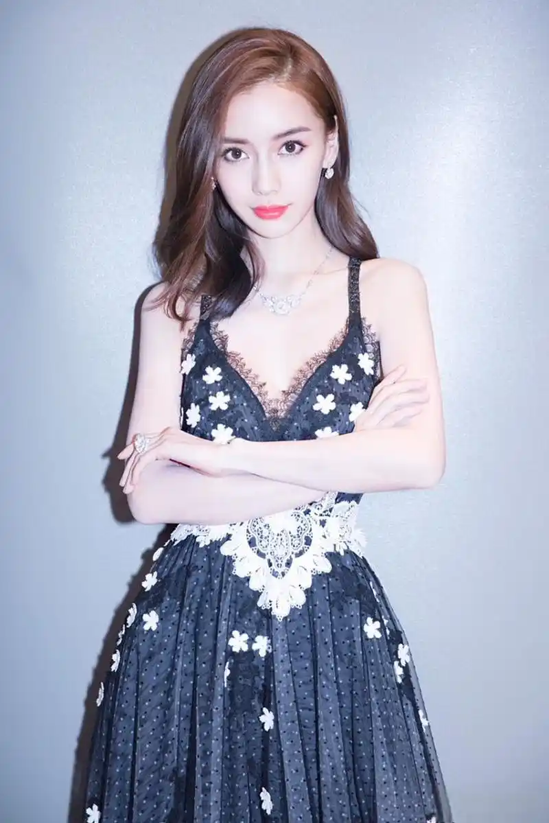 杨颖10年前旧照被流出!