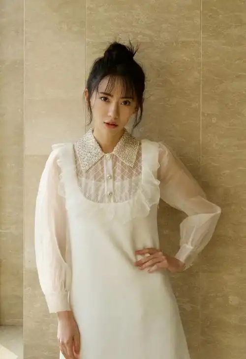 刘萌萌丸子头清新俏皮写真图片44