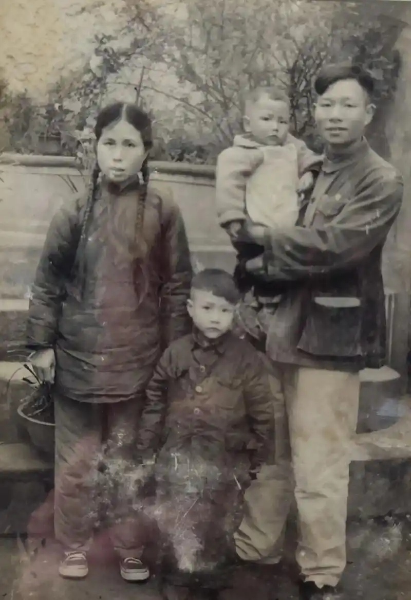 几张爷爷奶奶从年轻到老的老照片回忆满满血脉相连的亲人记载着一家人