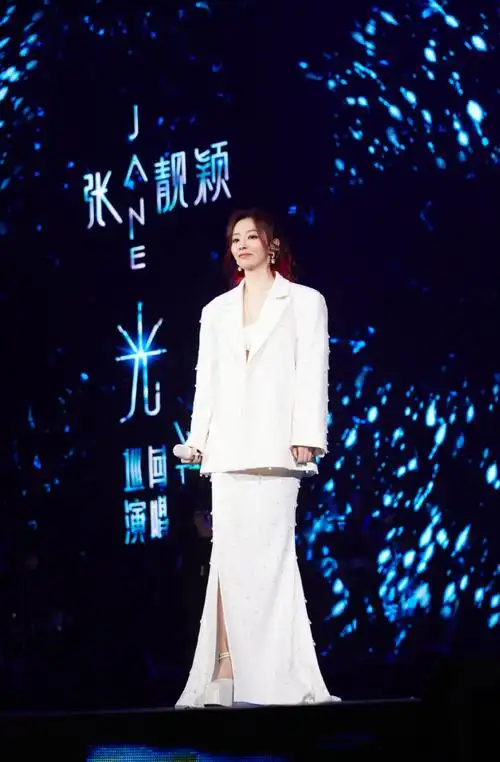 张靓颖超话7715#张靓颖光巡回演唱会#"可是我,不后悔,因为有你在