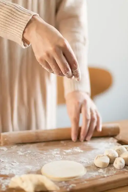 中国传统包饺子图片