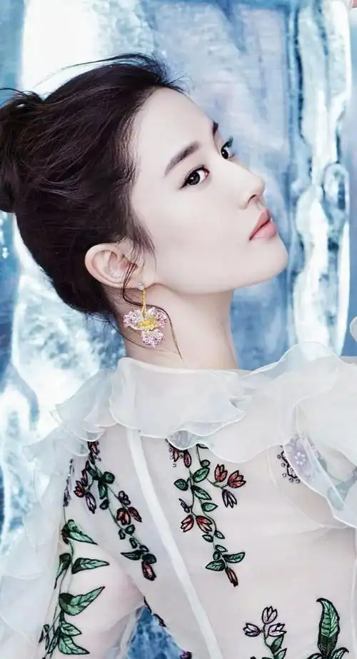 刘亦菲和古力娜扎一争高下, 仙子与冷艳的碰撞