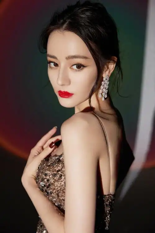 迪丽热巴星光大赏获得年度人气电视剧演员