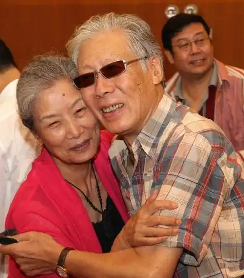 婆媳关系在外人看来总是难以相处,但在吕中和何琳这对婆媳