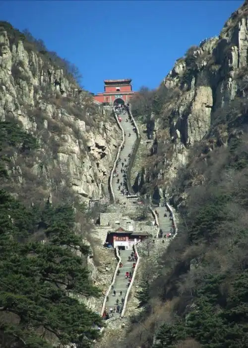 民间传说故事泰山十八盘的由来