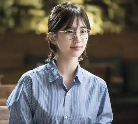 出道即巅峰的怪物新人,却因人气不均成为"秀智和她的伴舞们"_孟佳