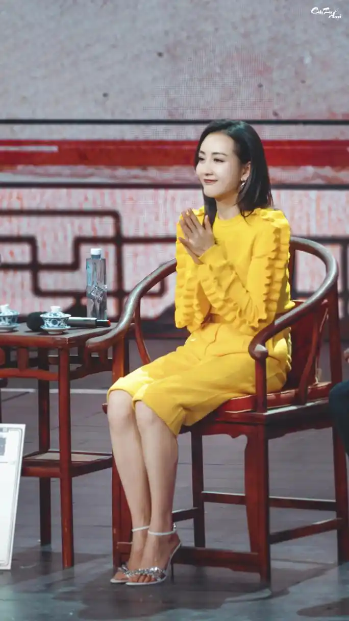 王鸥 一字带高跟鞋[爱你][爱你]